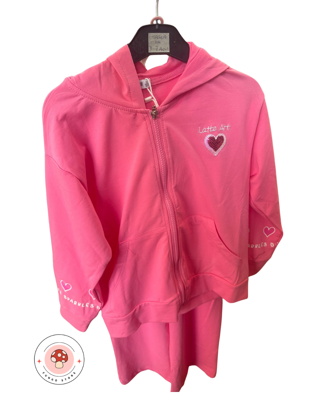 Completo rosa con cuori e dettagli romantici