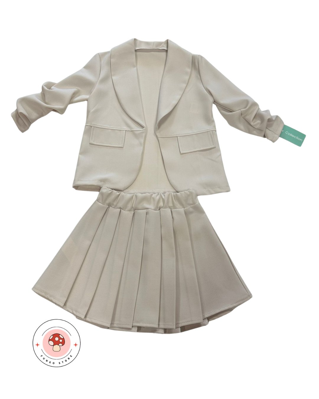 Completo chic con giacca e gonna plissettata