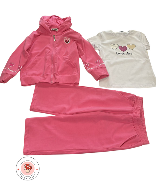 Completo rosa con cuori e dettagli romantici